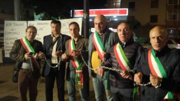 10novembre2015- Palermo- protesta davanti Ass Reg Sanita- la notte (1)
