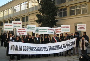 Inizia il processo contro i manifestanti per la chiusura del tribunale di Nicosia