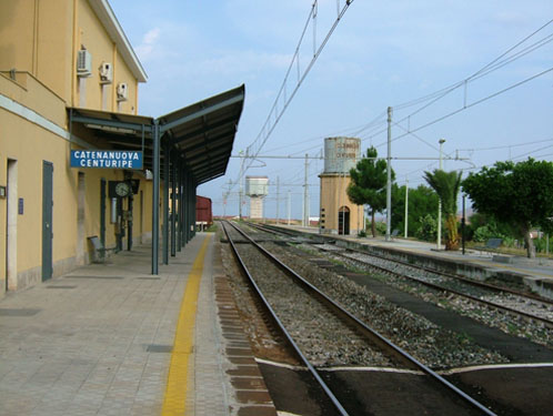 Tra Dittaino e Catenanuova passaggio a livello divelto, disagi e ritardi lungo la linea Catania Palermo