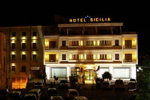 Ex Provincia Enna. Consegnate al nuovo proprietario le chiavi dell’Hotel Sicilia