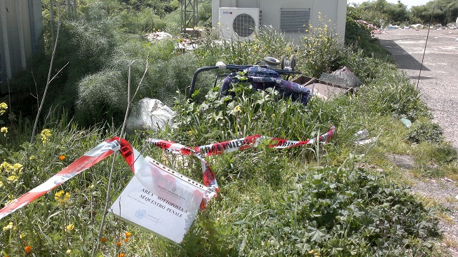 Valguarnera. Rifiuti speciali: Forestale pone sotto sequestro due aree in località Cafeci e Mandrascate