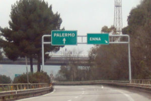 A19 chiusa nel tratto Enna-Caltanissetta a causa del forte vento. Riaperta nella tarda mattinata del 15 aprile