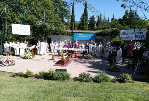 Troina, grande e commossa partecipazione ai funerali di padre Ferlauto