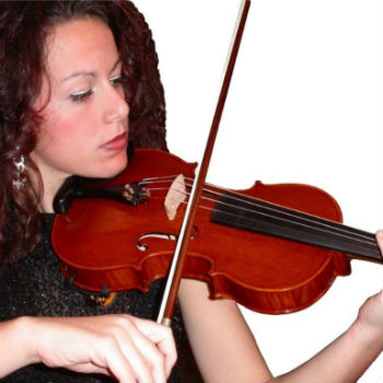 Uscito il nuovo album musicale Invasions, della violinista Erika Ragazzi, ex insegnante alle medie di Valguarnera