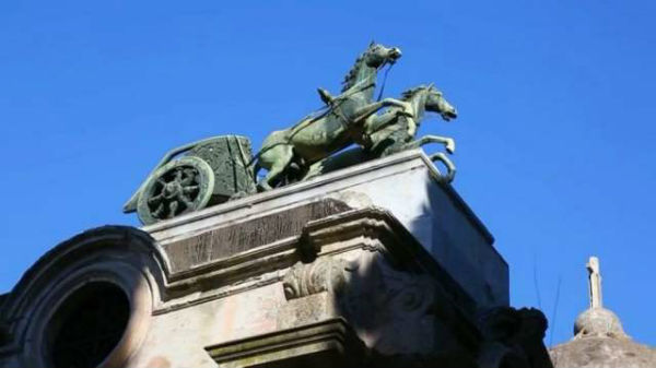 Furto al cimitero di Catania: trafugata biga bronzea. Cittadino di Aidone ha denunciato il fatto