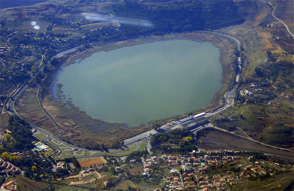 Enna. Disappunto di Legambiente: pista impegnata, rinviata la manifestazione di pulizia del Lago di Pergusa