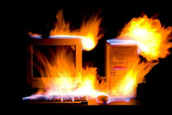 Gagliano. Mettono fuori servizio videosorveglianza incendiano server Comune distrutti documenti anagrafe e ufficio tecnico