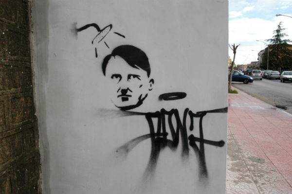 Enna, riproduzione in murales del volto di Adolf Hitler, Polizia individua e denuncia il giovane autore