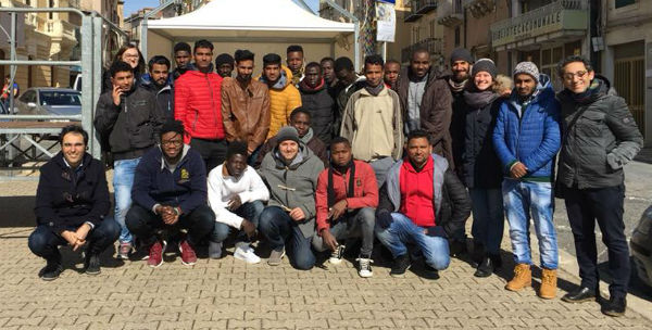 Comitato No MUOS No War di Piazza Armerina : solidarietà ai migranti di Pietraperzia