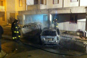 Valguarnera: denunciate due persone per l’incendio di due autovetture e per il furto di una borsa