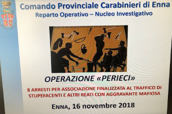 Pietraperzia. Operazione “PERIECI” otto arresti per traffico di sostanze stupefacenti, rinvenuti 2 kg. di marijuana e 300 gr. di cocaina – foto e video