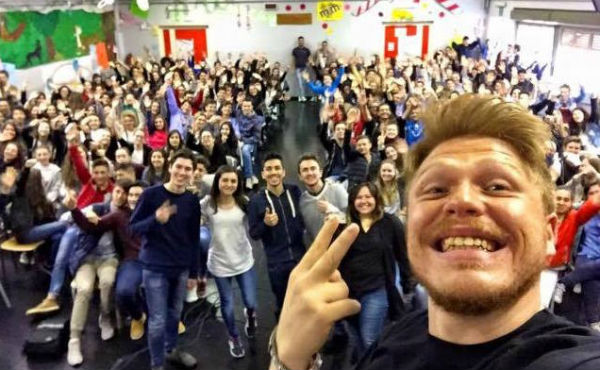 Il giornalista delle Iene La Verdera incontrerà gli studenti del liceo “Vaccalluzzo” di Leonforte e dell’IISS Majorana di Troina