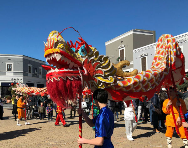 Sicilia Outlet Village festeggia il Capodanno cinese, workshop ravioli cinesi e danza del Drago leone