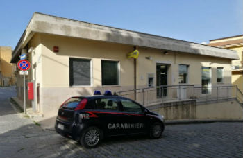 In tre rapinano 40mila euro alle Poste di Pietraperzia