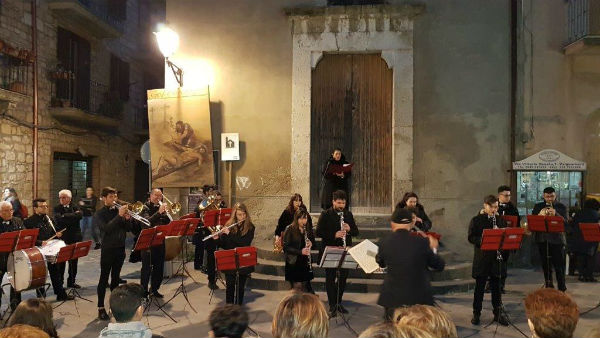 Valguarnera. L’associazione culturale F. Lanza celebra la via Crucis per le strade del paese