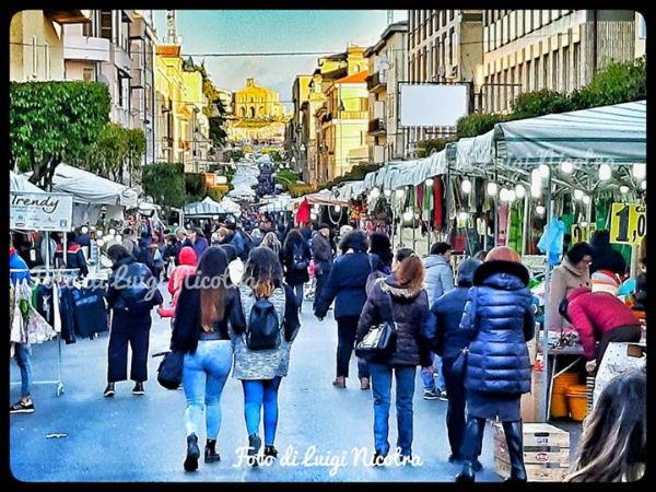 Fiera Enna: protestano residenti piazza Europa per occupazione di tutto lo spazio