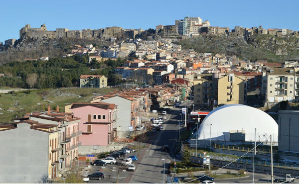 Anziano di Troina vuole andare in Portogallo a godersi la pensione