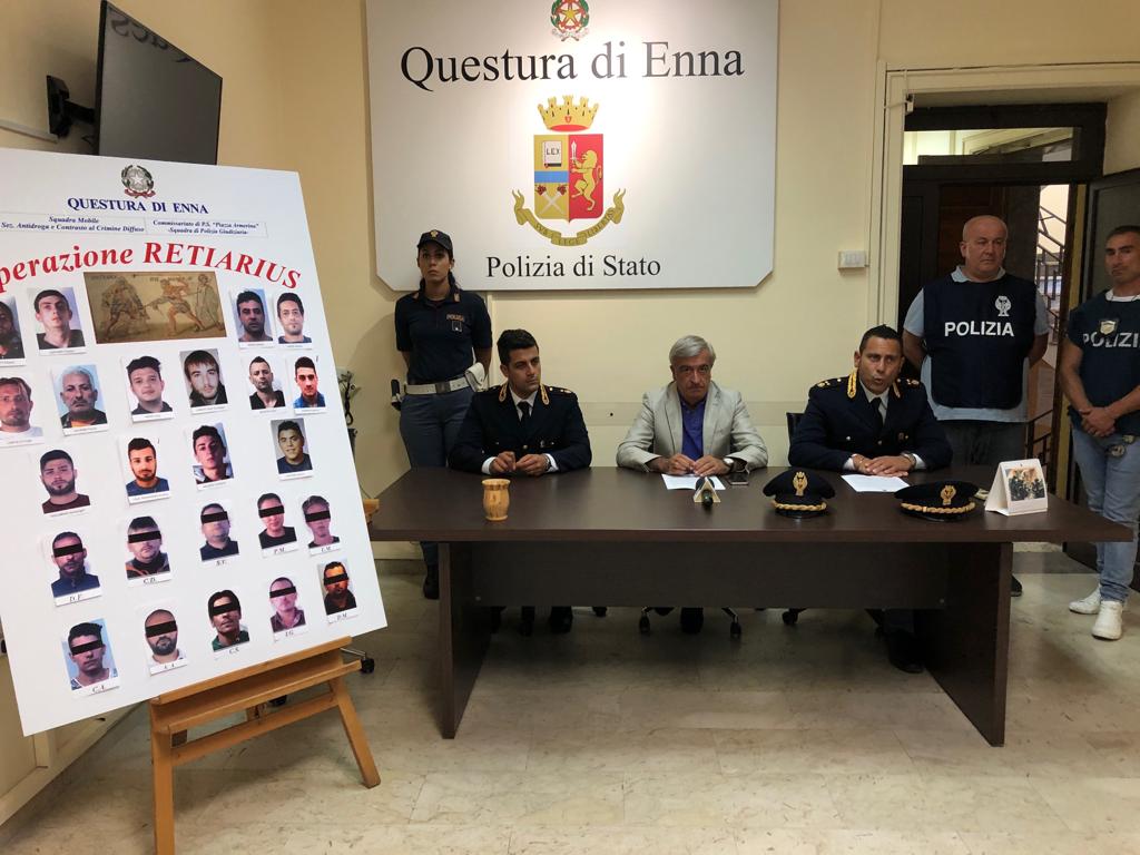 Piazza Armerina, Valguarnera, Barrafranca: spaccio di droga 15 arresti e 22 indagati, coinvolti minori – ft e vd