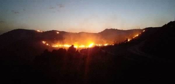 Agira, Aidone, Assoro e Centuripe: ultimi incendi hanno distrutto 150 ettari di macchia mediterranea, evacuata una comunità alloggio ed alcune abitazioni