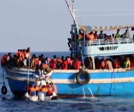 NUOVO SBARCO A LAMPEDUSA, GIUNTA BARCA CON UN CENTINAIO MIGRANTI