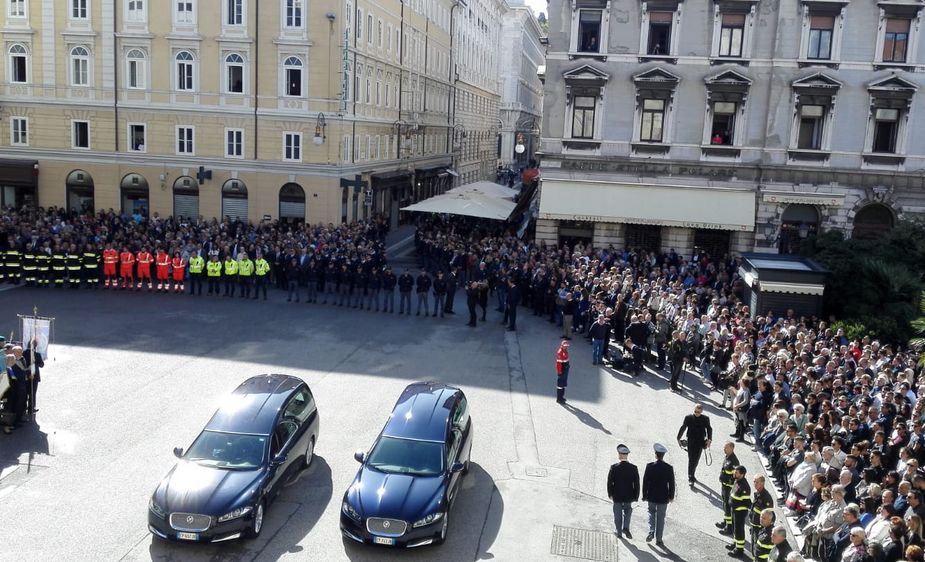 A TRIESTE I FUNERALI DEI DUE AGENTI UCCISI