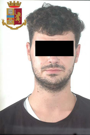 Enna. Arrestato studente siracusano, possesso di hascisc e materiale per il confezionamento della droga in dosi