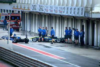 Enna. Team inglese in allenamento sul circuito di Pergusa