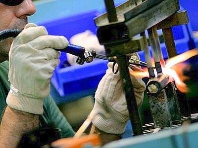 SCENDE LA PRODUZIONE INDUSTRIALE, A SETTEMBRE -2,1% SU BASE ANNUA