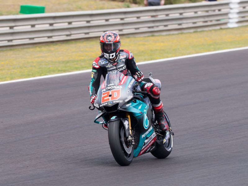 QUARTARARO NON SI FERMA PIÙ, POLE A VALENCIA DAVANTI A MARQUEZ