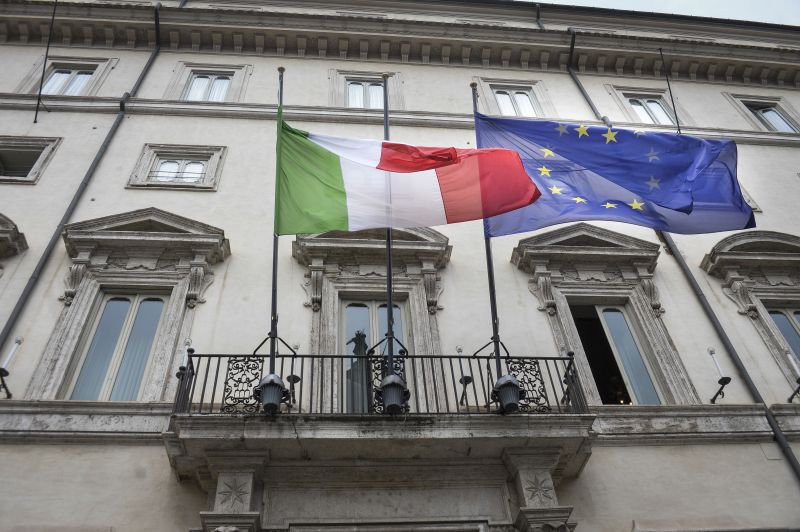 COMMISSIONE UE, MANOVRA A RISCHIO DI NON CONFORMITÀ CON PATTO STABILITÀ