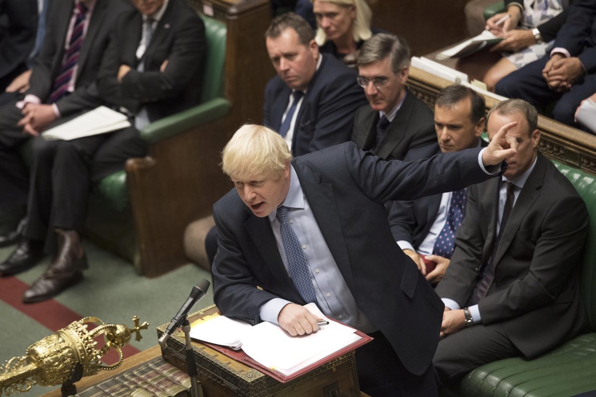 JOHNSON STRAVINCE LE ELEZIONI, BREXIT PIÙ VICINA