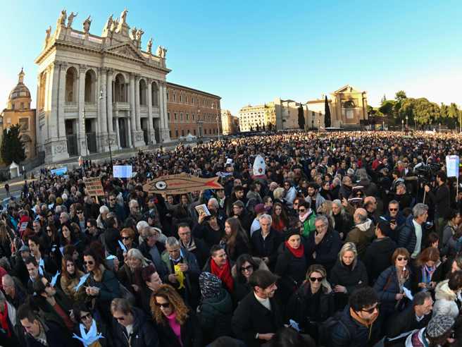 LE SARDINE IN PIAZZA A ROMA, SANTORI “LA POLITICA NON È MARKETING”