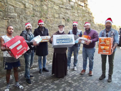 Troina: doni natalizi dei Bearded Villains alla casa di accoglienza Santa Maria degli Angeli