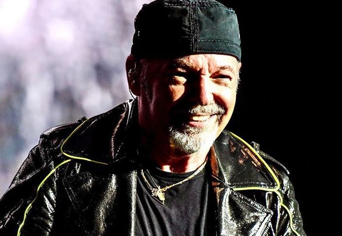 Vasco Rossi “Non fatevi incantare dalle sirene autoritarie”