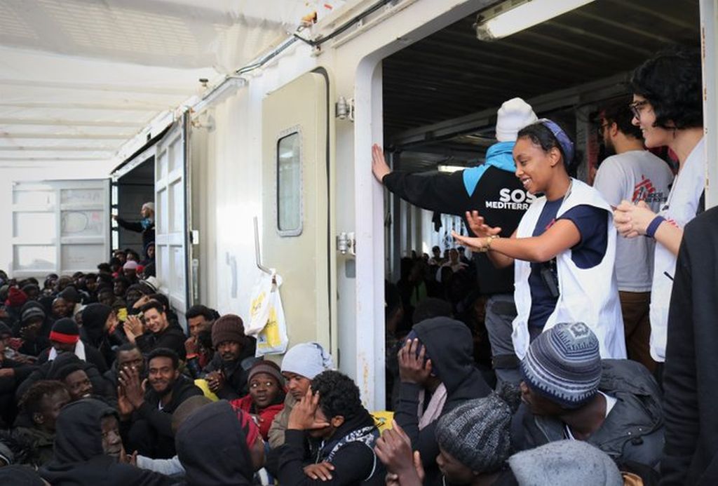 Arrivata a Taranto la Ocean Viking con 403 migranti