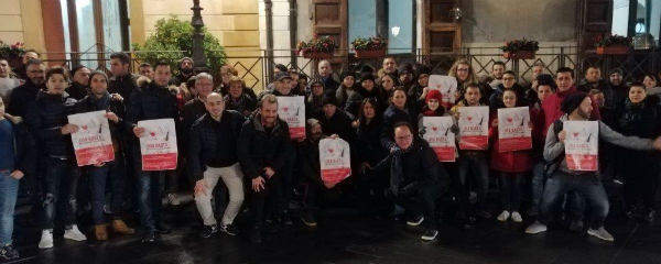 Commercianti di Valguarnera, un centinaio circa, abbassano per tutta la serata le saracinesche, manifestando sulle vie principali, per il caro tasse