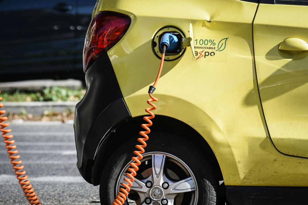 Auto, Confsal “Sostenere le aziende nella riconversione all’elettrico”