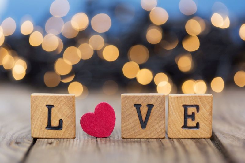 San Valentino, per il 68% degli italiani va celebrato ogni tipo di amore