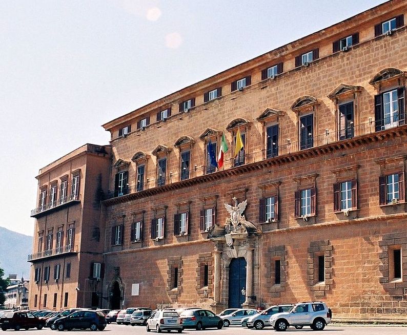 Coronavirus, stop visite turistiche nel palazzo del Parlamento siciliano