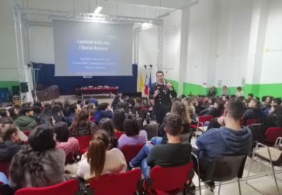 Carabinieri Piazza Armerina hanno tenuto una “lezione” sui temi dell’abuso di alcol e del consumo di droga al “Giovanni Falcone” di Barrafranca