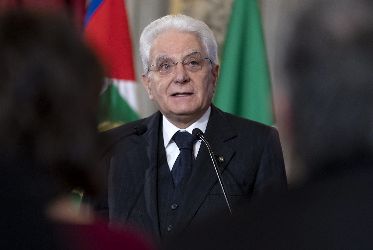 Mattarella ai cittadini “Supereremo questo momento travagliato”