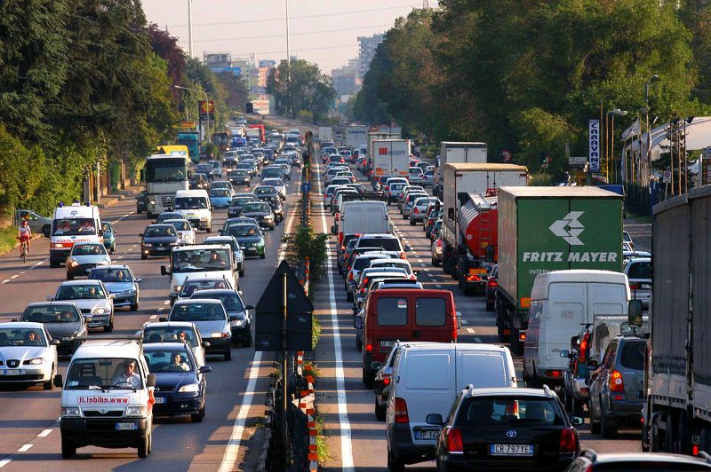 A marzo immatricolazioni auto in forte calo