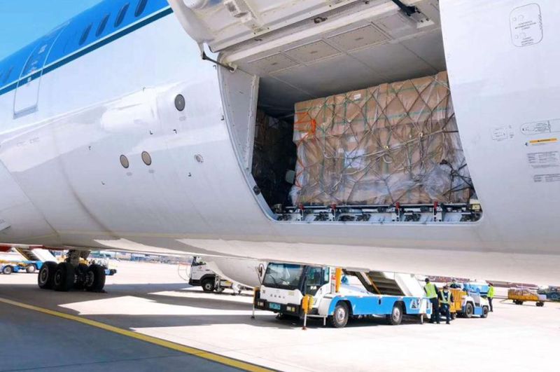 Arrivato a Milano volo Snam dalla Cina con materiale sanitario