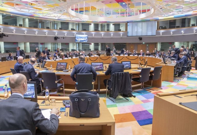 L’Eurogruppo trova l’accordo, aiuti fino a mille miliardi