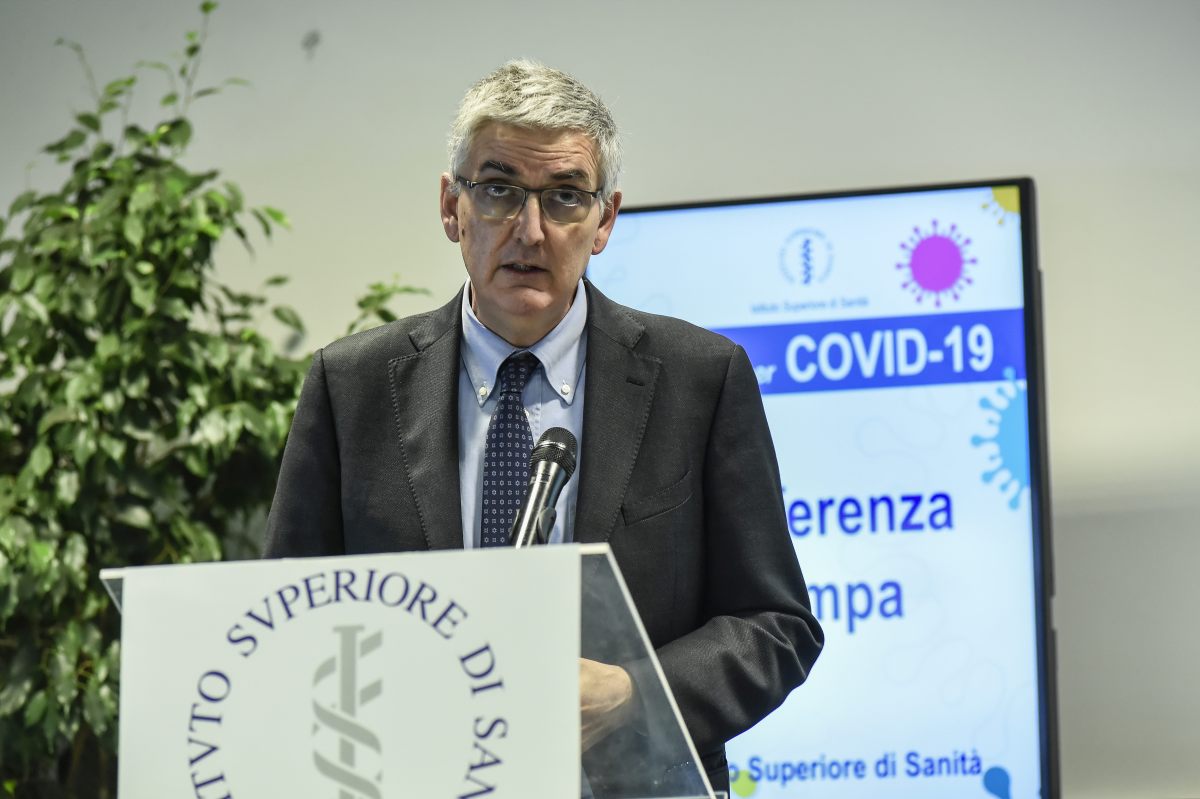 Coronavirus, Brusaferro “Buoni segnali ma non abbassare la guardia”