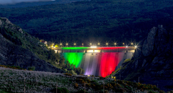 Troina. L’Enel illumina la diga Ancipa con il tricolore della bandiera italiana