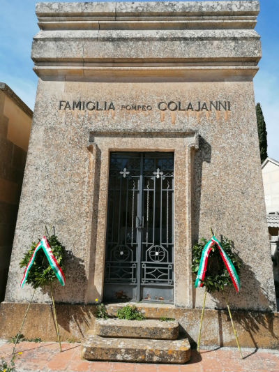 ANPI Enna depone corona di alloro presso la tomba di Pompeo Colajanni