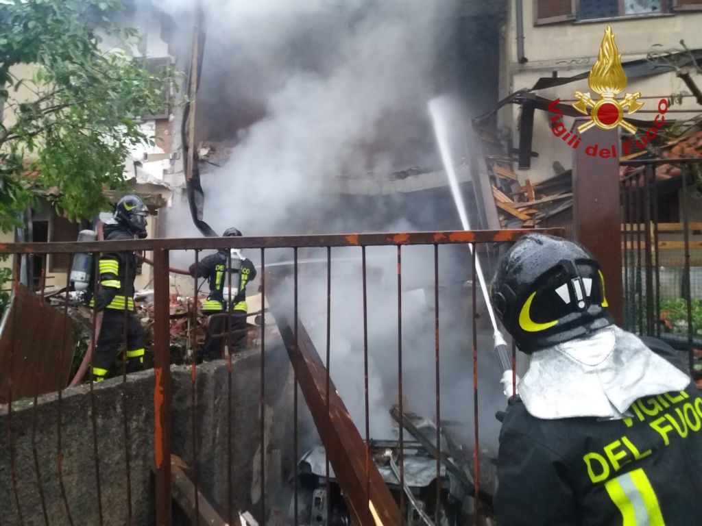 Esplosione in una villetta in provincia di Como, morto 21enne