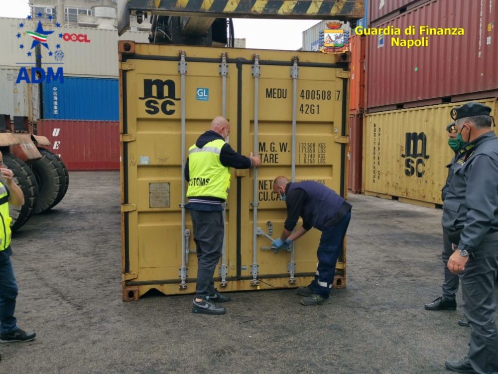 Sequestrate 8 tonnellate di rifiuti speciali al porto di Napoli