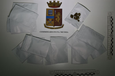 Nicosia – Polizia deferisce titolare rivendita tabacchi per detenzione e spaccio sostanze stupefacenti